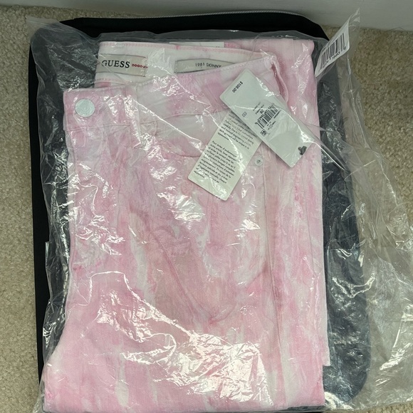 Guess 1981 Skinny pink white wash jeans. Brand New - Never worn - in plastic - Picture 4 of 8